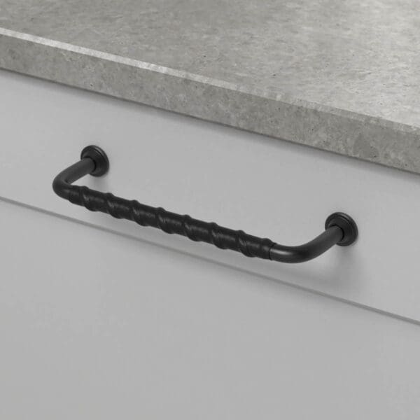 Handtag 1353 svart laderlindat svart 330714 11 cc 128 mm ncs s 3000 n noble concrete grey