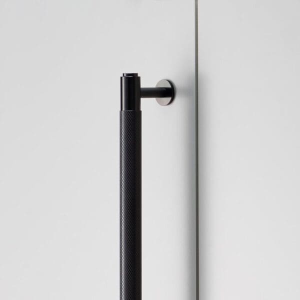 960x960 2.Closet Bar Black Detail low