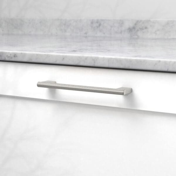 Handtag graf mini rostfri look 370232 11 cc 160 mm ncs s 0300 n marmor carrara