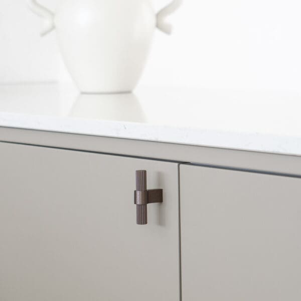 Beslag Design T Knopp Helix Stripe Mork Brons 309214 11 1